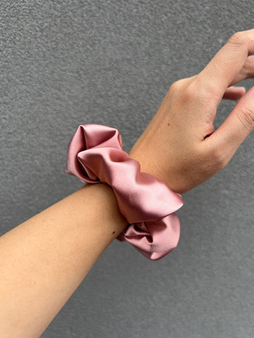 Dusty pink scrunchie